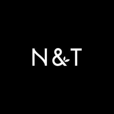 Naked & Thriving Skincare logo